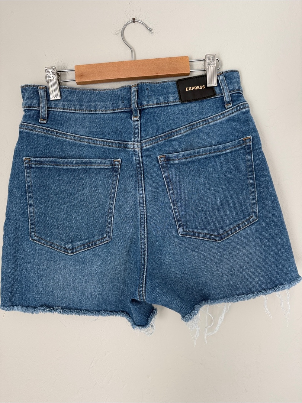 Express High Rise Shortie Short - Picture 4 of 6